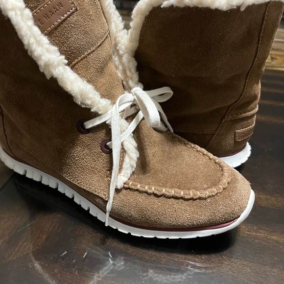 Cole Haan Womens Zerogrand Suede Waterproof Shearling Chukka Boots. Size 7 - Picture 4 of 16